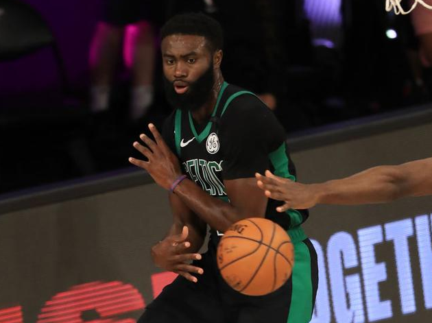 米乐直播官网-凯尔特人客场失手，晋级形势受挫