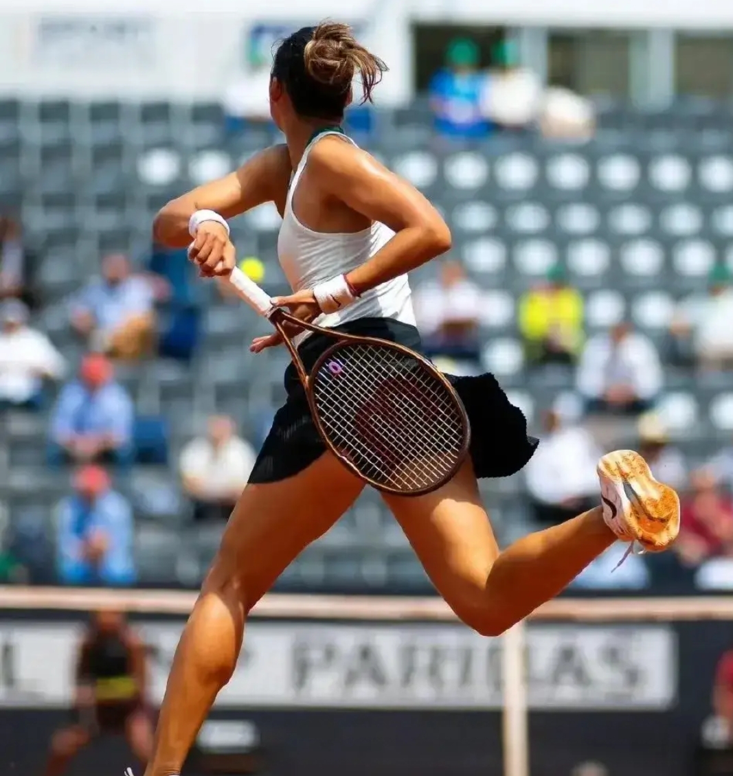 米乐体育平台官网-瞬间爆发力！运动员闪光获奖励