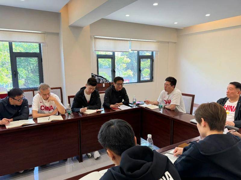 米乐官网入口-队伍备战间歇，提升战术技巧