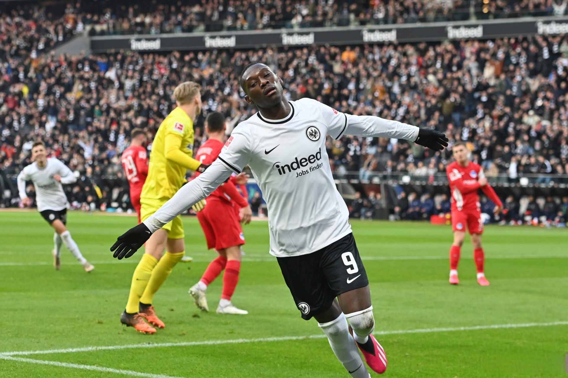 米乐体育官方网站入口-法兰克福遭遇平局，积分榜位置不变的简单介绍