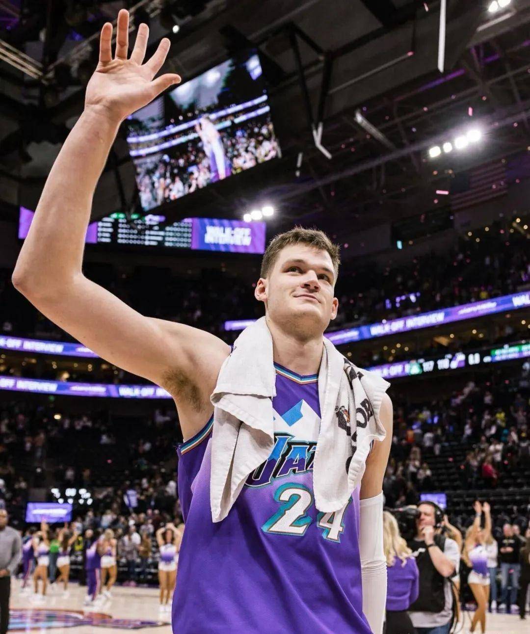 米乐体育网站-外籍篮球运动员在全球赛事中大显身手